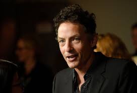 How tall is Jakob Dylan?